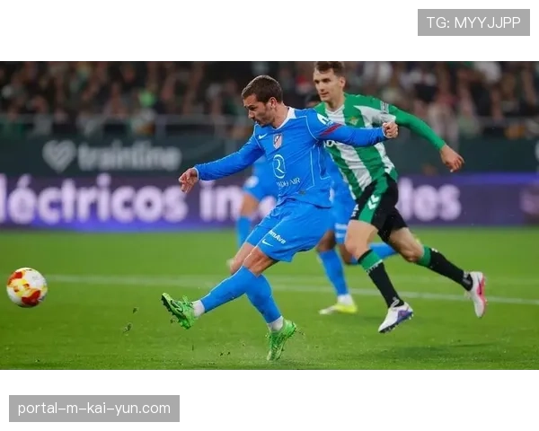 卢克曼鱼跃冲顶破门 马竞边锋展现出色跑位意识